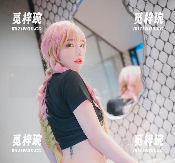 Son Ye Eun Son Ye Eun的图书管理员形象,轻松搞定最新图集热潮!